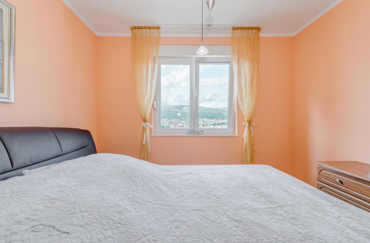 The Best Old Town View Apartment, 5 Min Walk, Parking 트로기르 외부 사진